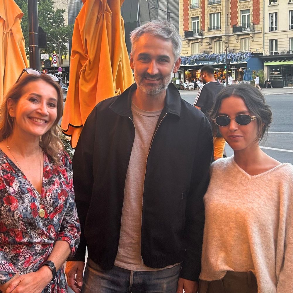 Anouchka Finker, Martin Bourboulon et Lyna Khoudri.