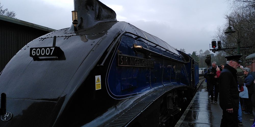 Steam loco 60007 Sir Nigel Gresley in LNER blue