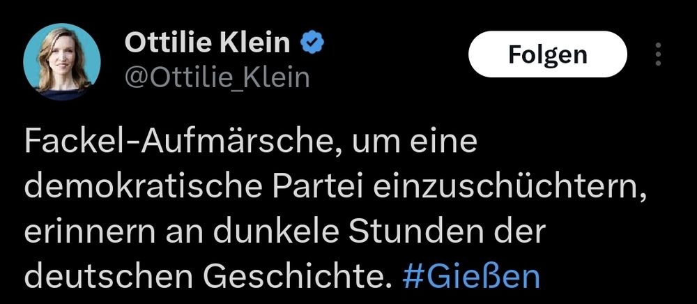 Tweet Ottilie Klein: Fackel-Aufmärsche, um eine  demokratische Partei einzuschüchtern, erinnern an dunkele Stunden der deutschen Geschichte. #Gießen
