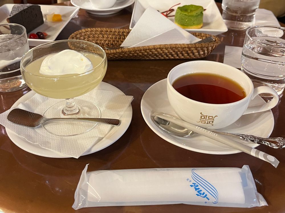ぎおん石 喫茶室 レモンゼリーと紅茶