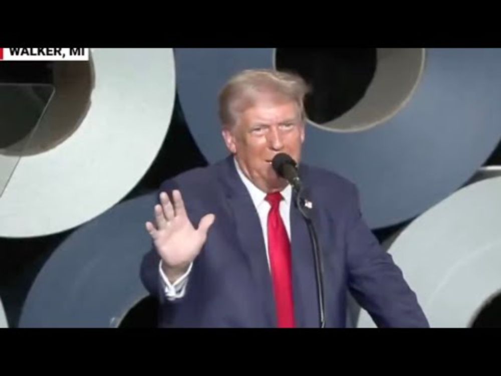 Trump PANICS, CALLS OUT rally attendees LEAVING his rally