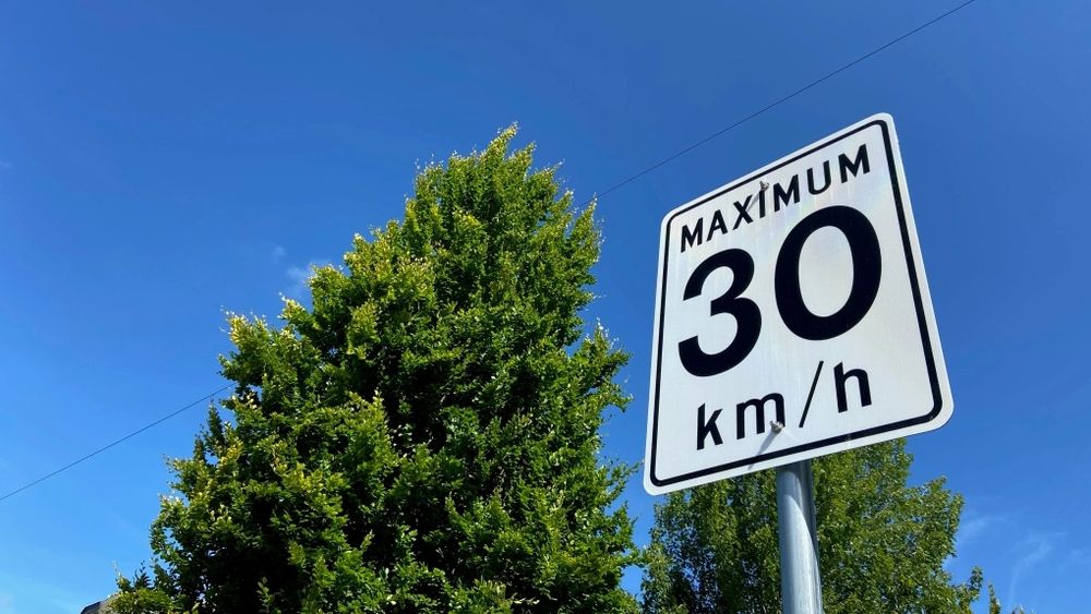 A 30km/h road sign in Vancouver.