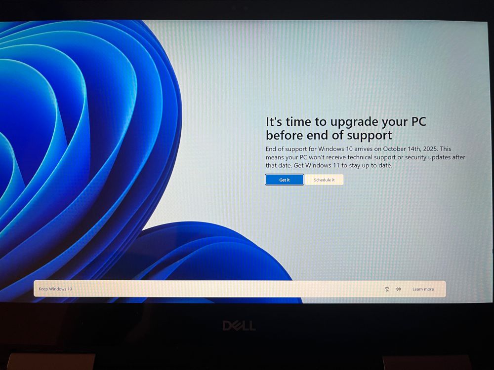 Pantalla de Windows 10, instando a actualizar a Windows 11 de una manera poco sutil.