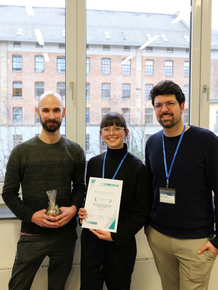A photo of the coauthors Julius Klingelhoefer, Alicia Gilbert, and Adrian Meier with their top paper certificate.
