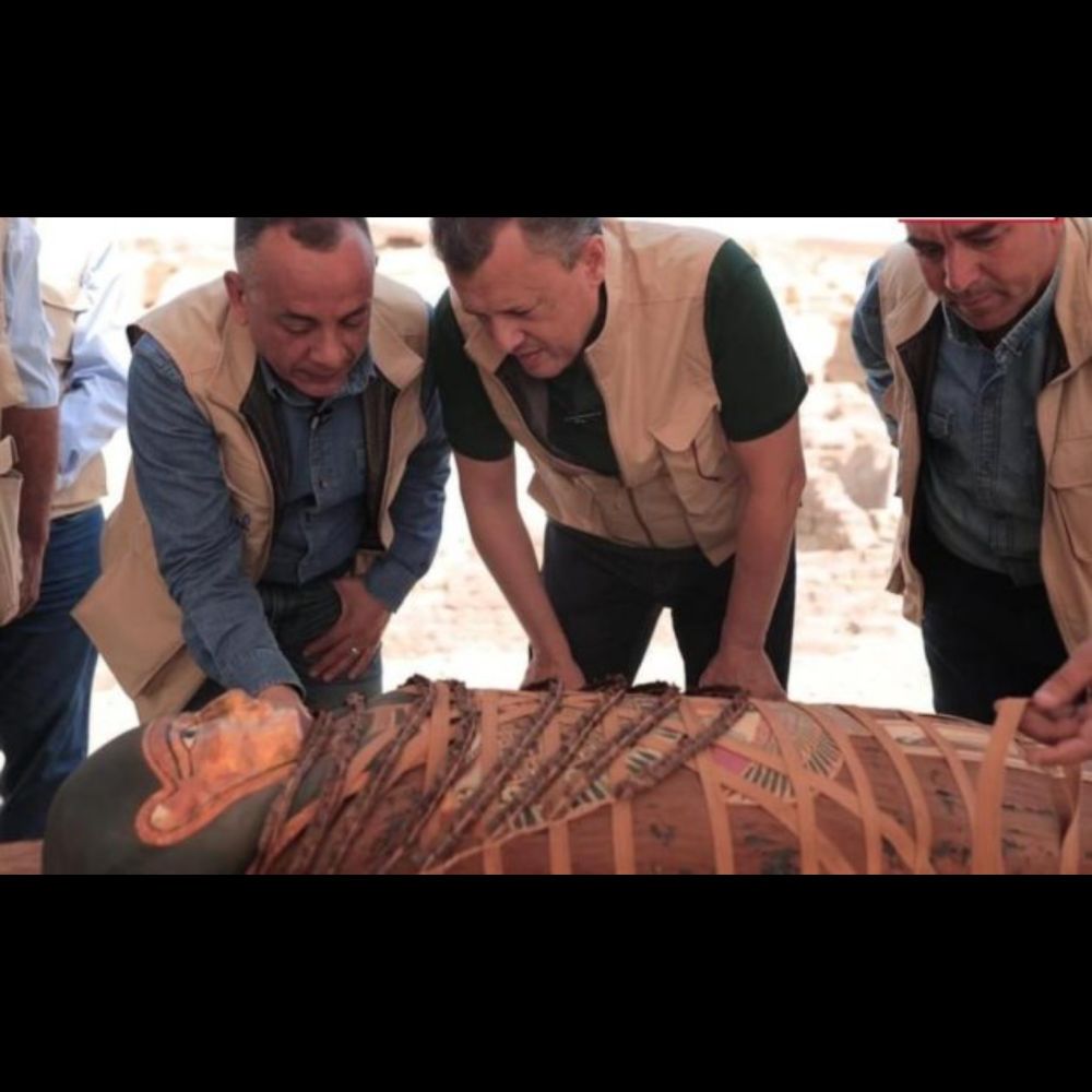 Minister of Tourism & Antiquities Ahmed announces the discovery of colorful wooden, mummies, statues...