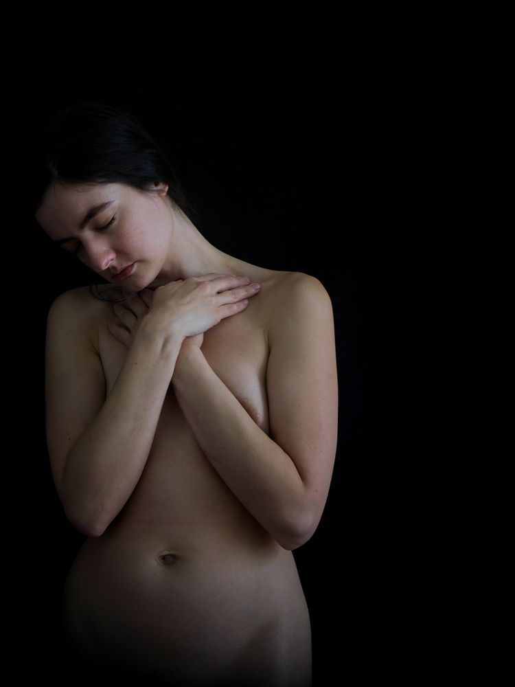 Frances modeling 'love'; expressions based on evocative single syllable words.