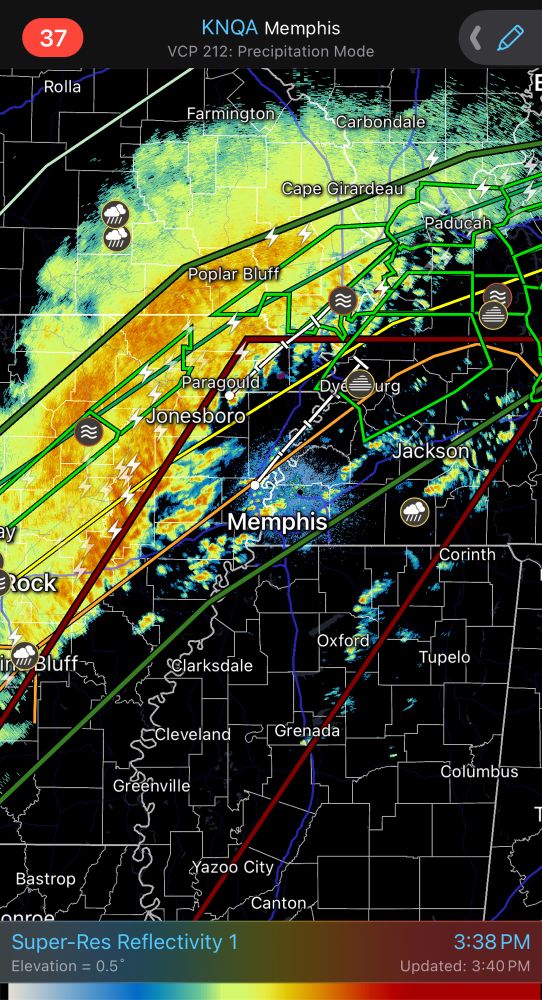 Radar reflectivity image showing a squall line approaching Memphis, Tennessee