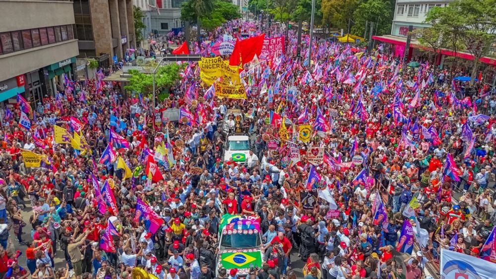 Boulos faz caminhada com Lula na Paulista e diz que farsa de Marçal foi desmascarada