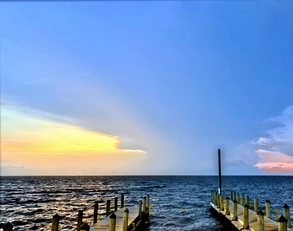 Just blowin’ thru #saharandust #fairhopesunsets #thisisalabama #gulfifmexico