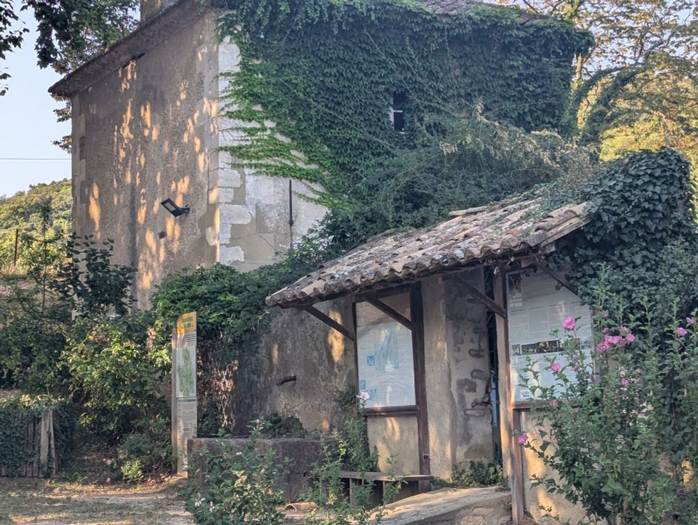 A dwelling near the Chartreuse de Valbonne charterhouse.