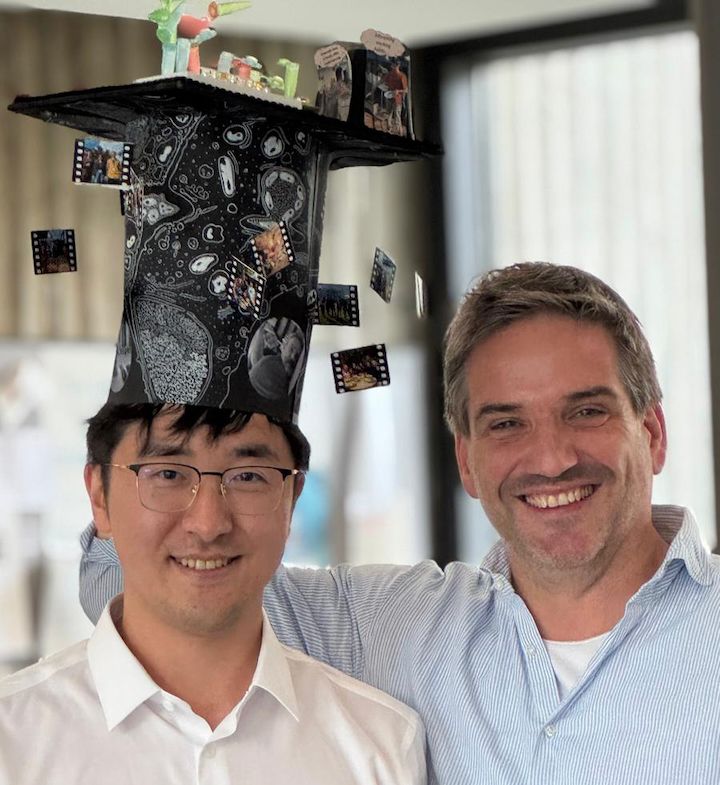 Guofeng Zhang successfully defended his doctoral thesis at the University of Freiburg, Germany. The picture shows him and his supervisor Thomas Ott.