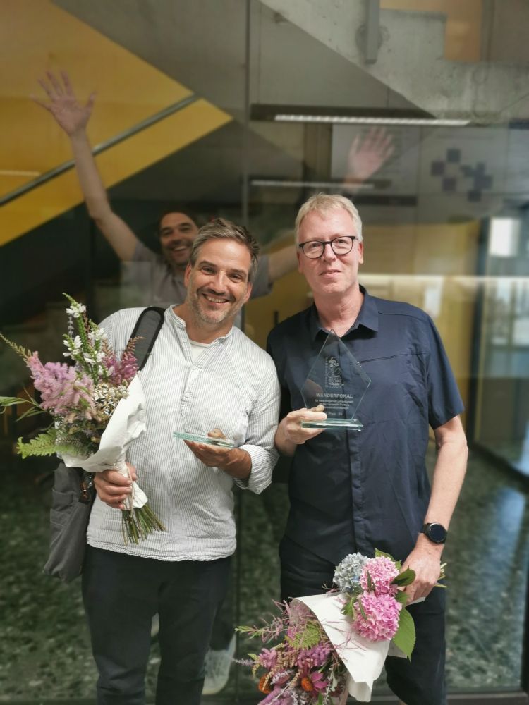 Thomas Ott and Chris van der Does winning the teaching prize at the Faculty of Biology at the University of Freiburg, Germany. 