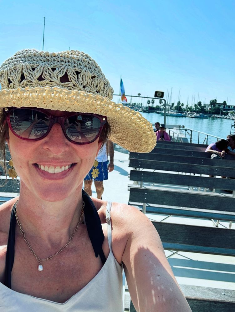 Smiling selfie with sunglasses and straw hat 