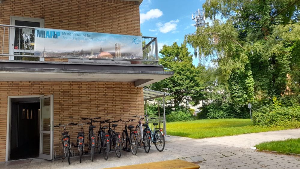 Bikes and sunshine at Munich Institute for Astro- Particle- and Bio Physics