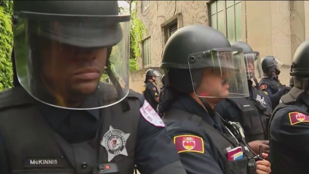 University of Chicago police clear protest encampment