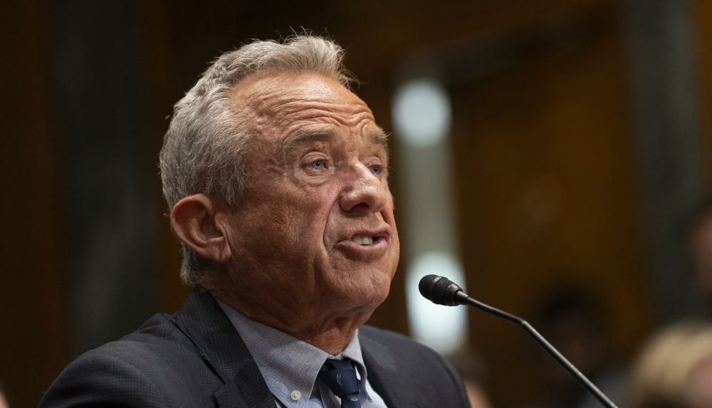 picture of RFK testifying. he is unbelievably wrinkly. in fairness I think he's also sneering at the person asking him questions but fuck. you could use him to sand your deck