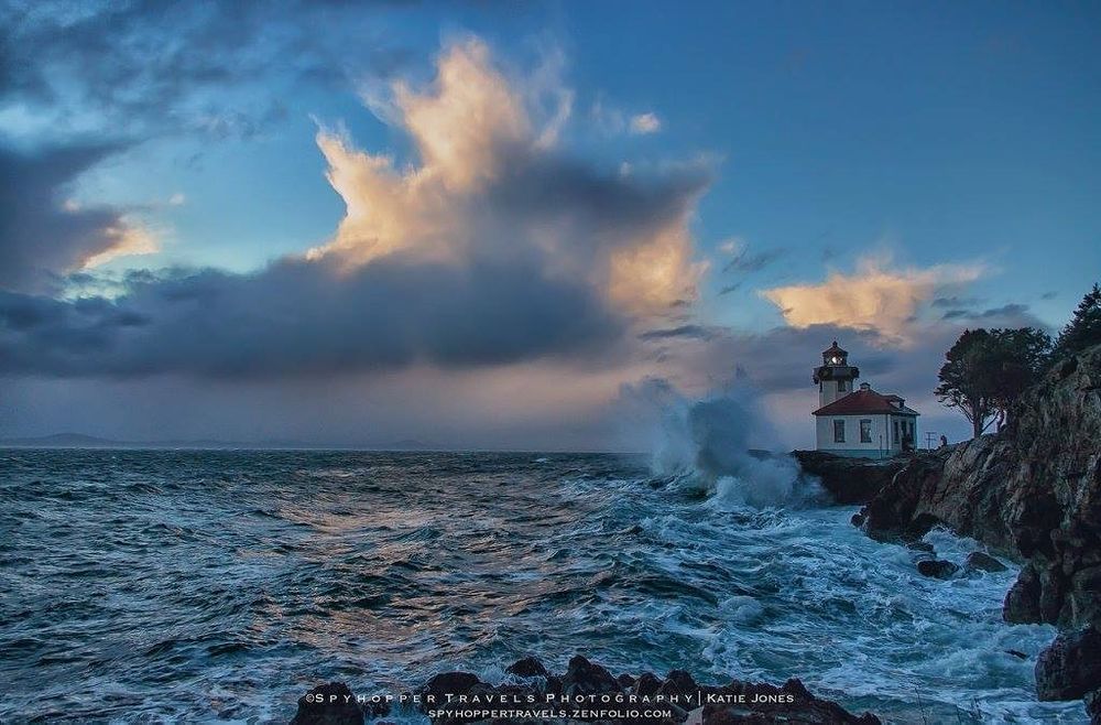 A storm at Lime Kiln Lighthouse at sunset. © Katie Jones 
