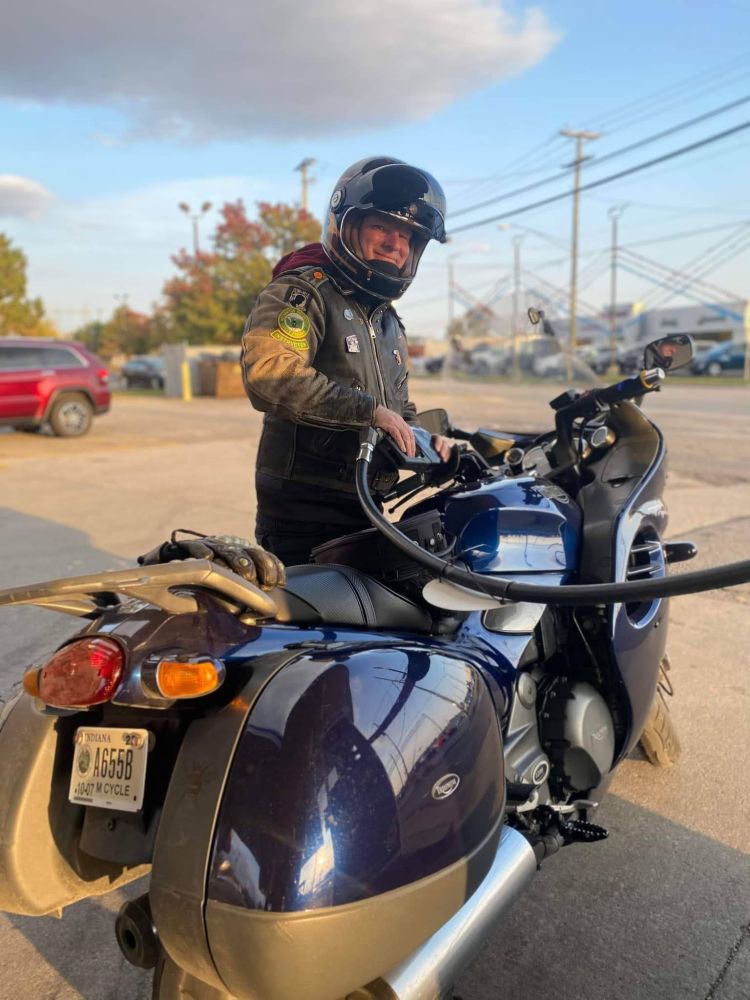 Filling up to 1996 Triumph Trophy 1200