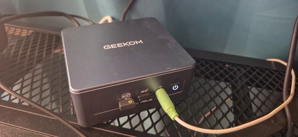 Mini PC geekom. 