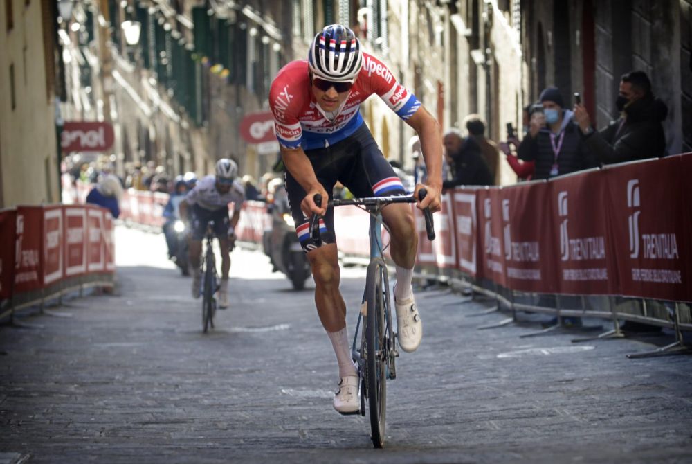 An iconic photo made by Cor Vos of Mathieu van der Poel leaving Julian Alaphillipe far behind him on Via Santa Caterina during Strade Bianche. 