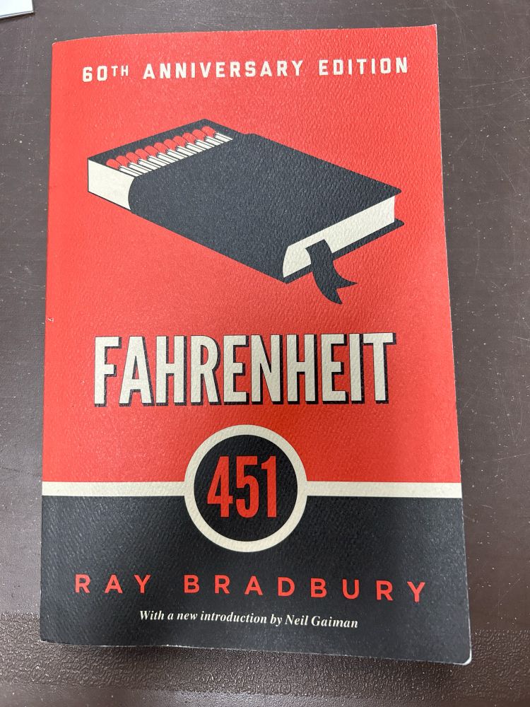 Cover of the book Fahrenheit 451 by Ray Bradbury