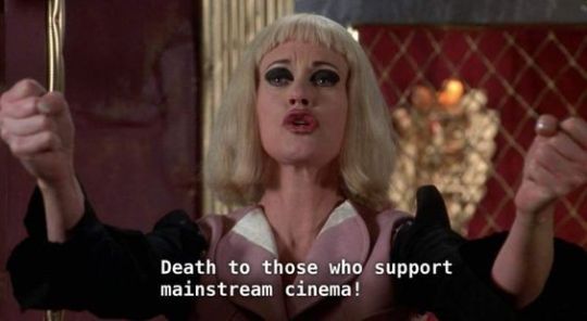 Honey Whitlock de Cecil B. Demented disant "death to those who support mainstream cinema !" 