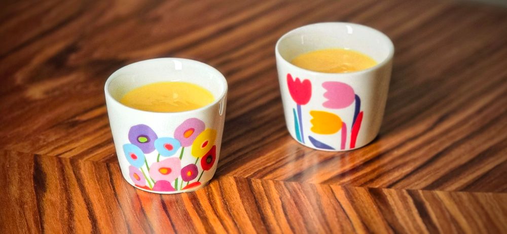 Zwei "Gläser" Eierlikör zu ehren einer ehren Lady.