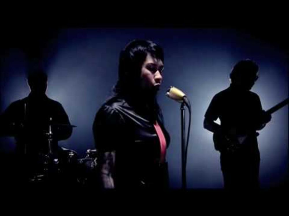 Sola Rosa - Turn Around (feat. Iva Lamkum) (Official Music Video)