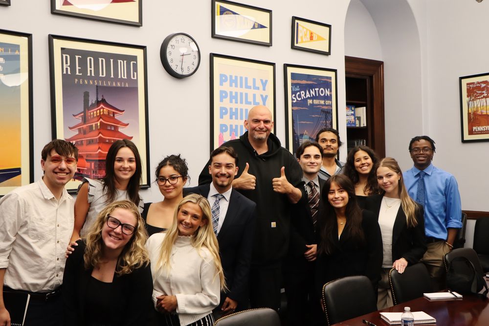 Senator Fetterman posing for a group photo with Penn State journalism students.