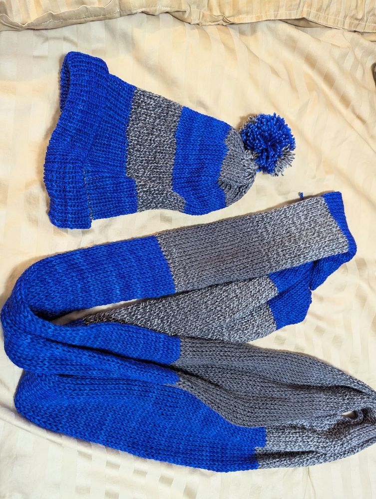 hat and scarf in blue and gray wool