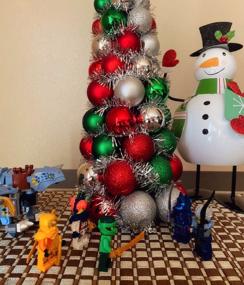 Saving Christmas with Lloyd, Arin, and Riyu! Merry Christmas Eve everyone!🎄☃️✨ #ninjago #ninjagodragonsrising #ninjagosky #dragonsrising #promosky #bluesky #christmas #dragon #fanacc #lego #soraninjago #happyholidays