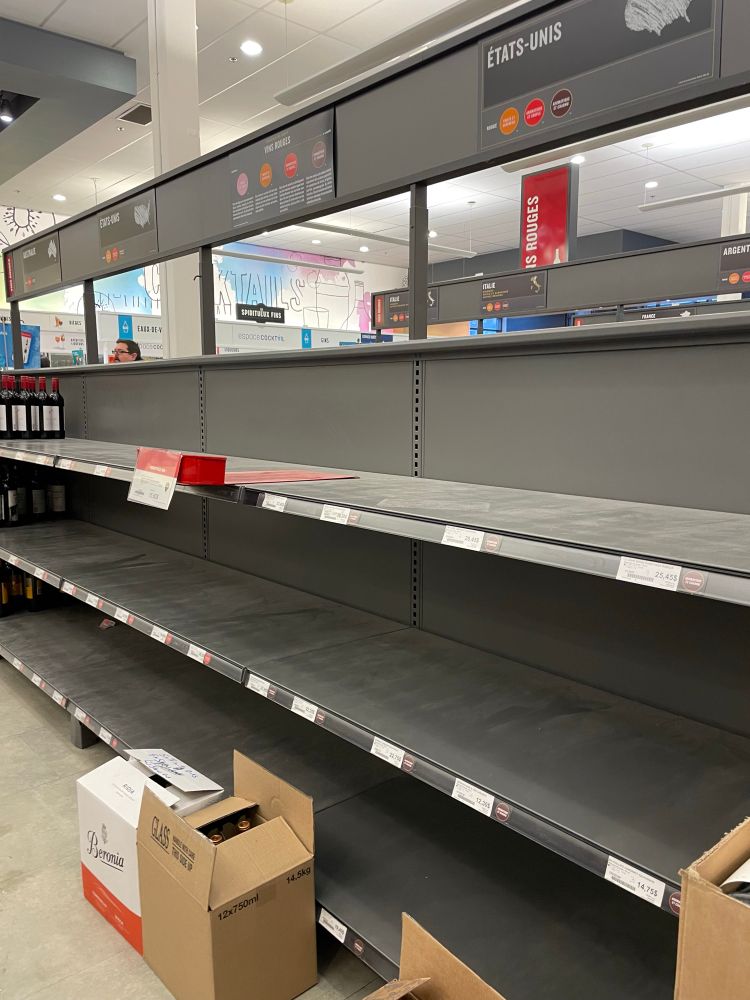 Empty shelves at SAQ, no more US wine. 
