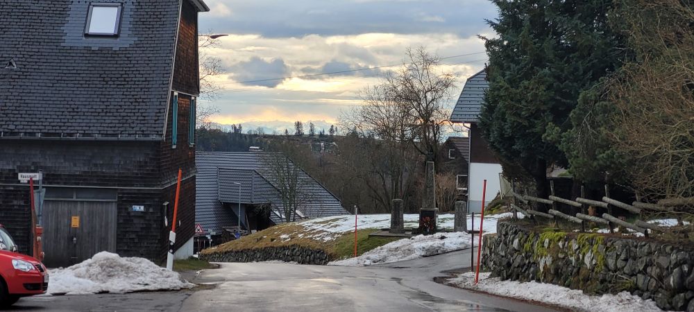 Die Alpen am Horizont sichtbar 