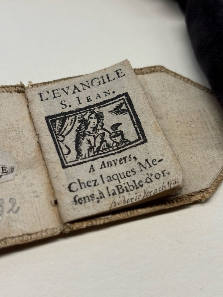 Title page of the book with a tiny woodcut engraving.