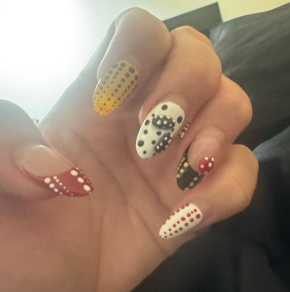 yayoi kusama manicure