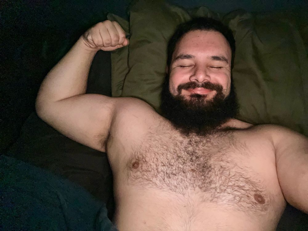 An eepy cub in his natural habitat, flexes for the other bears and cubs.