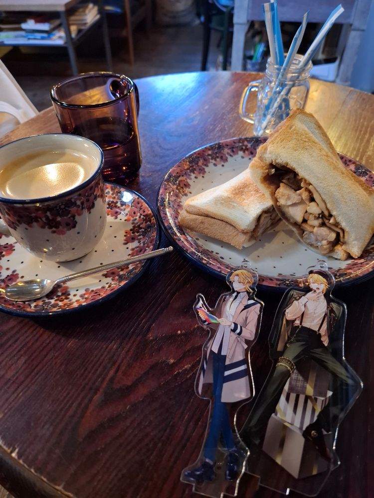 照り焼きチキンときのこのホットサンド ホットコーヒー