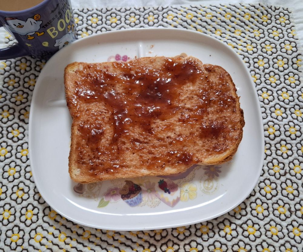 使い切りたくて塗りたくったいちごバタートースト パンはヤマザキのルヴァン