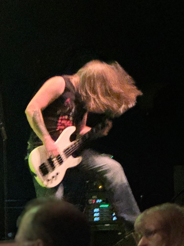 Basisten i Bloodstain igen.