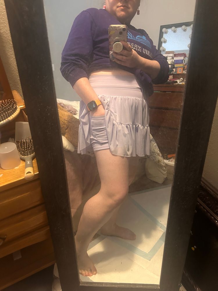 Lilac short skirt, the one that fits me like skin and it has pockets 