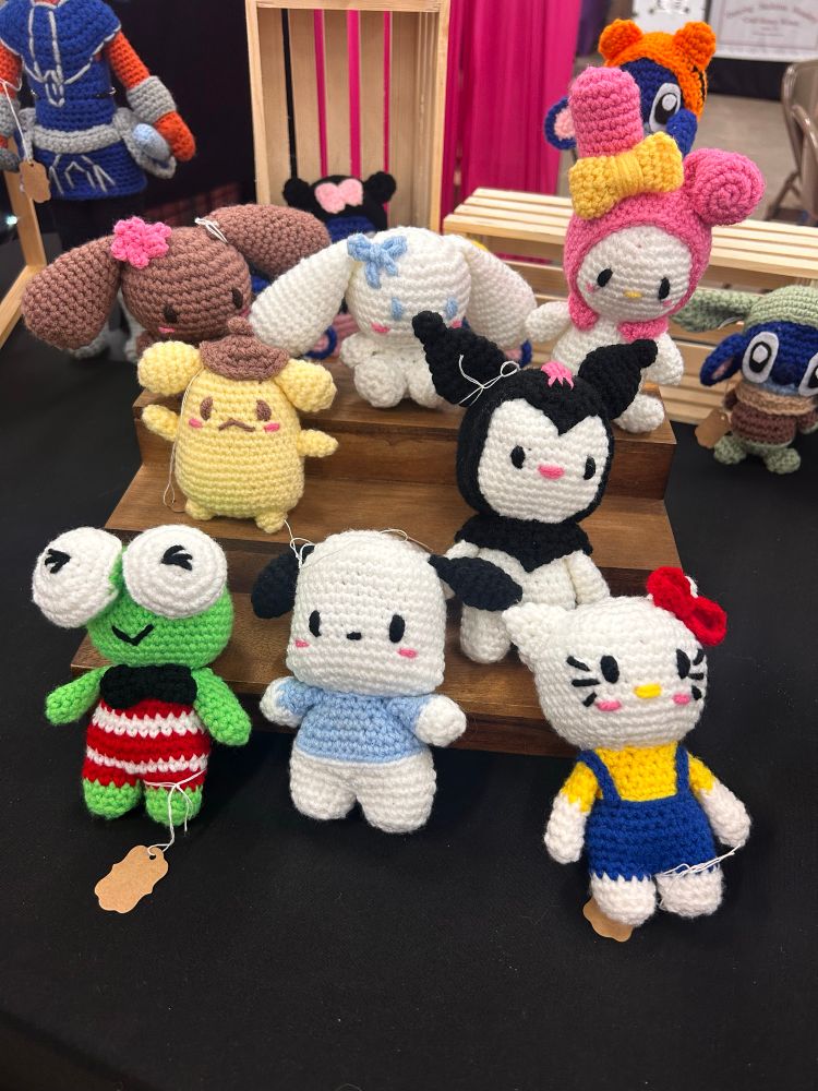 Crocheted Sanrio characters: Hello Kitty, Pochacco, Kerropi, Kuromi, Pompompurin, Mocha, Cinamaroll, and My Melody