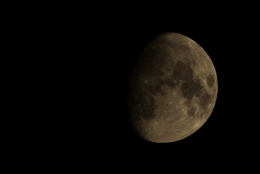 Mond, 25.09.2023
Pentax K-3 und 150-450 @450mm
f8, 1/500sec