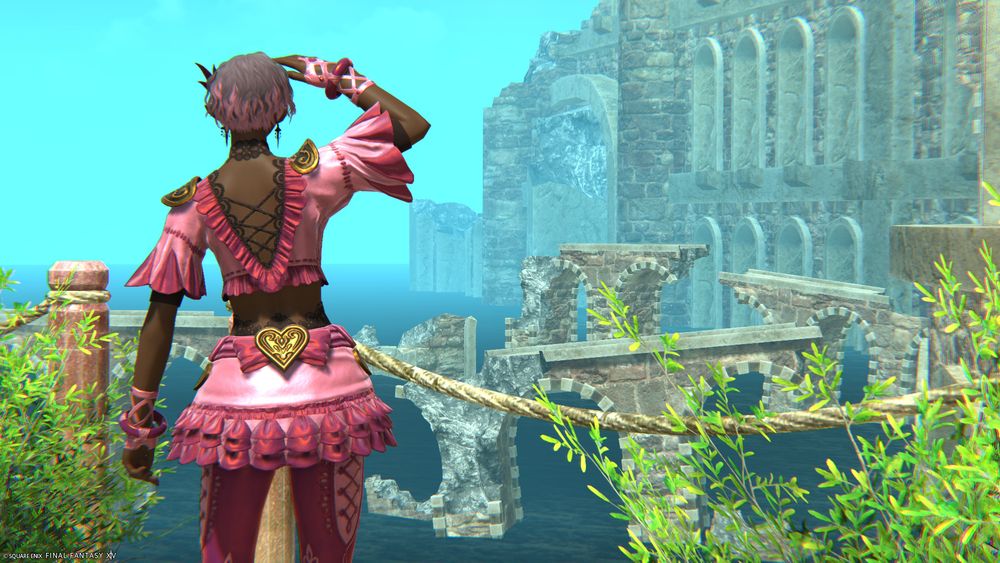 An elezen with wavy purple hair and brown skin in the Mayakov aiming set dyed in metallic pink looks out over view the Jeuno area.