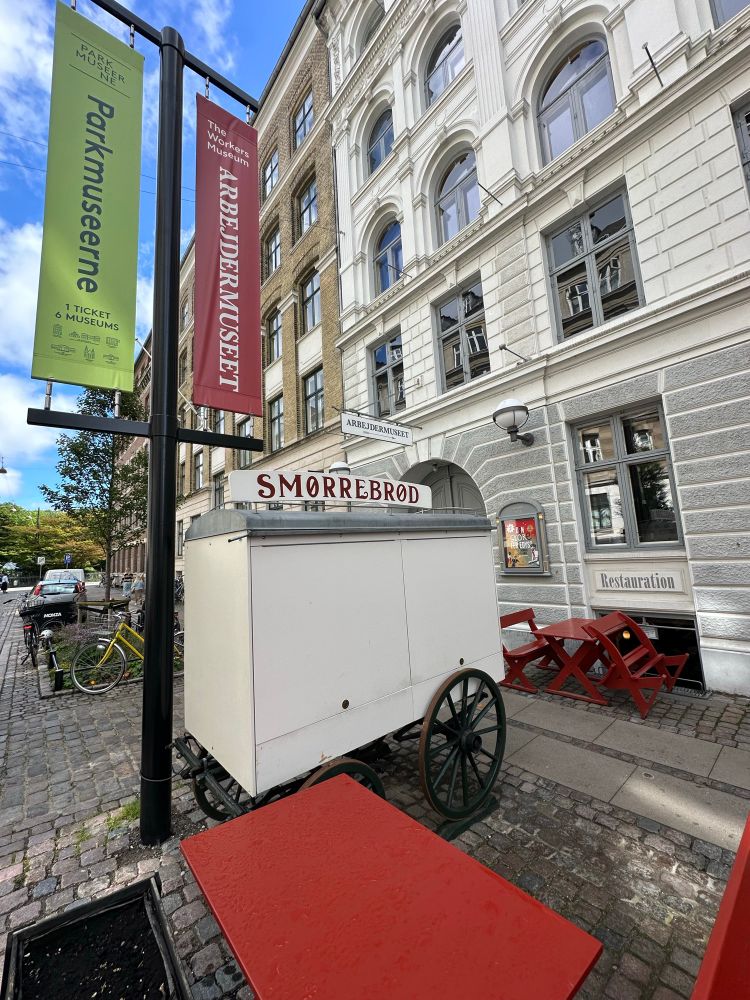 Front entrance to the worker’s museum. 