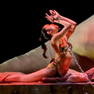 A burlesque dancer dressed as Slave Leia