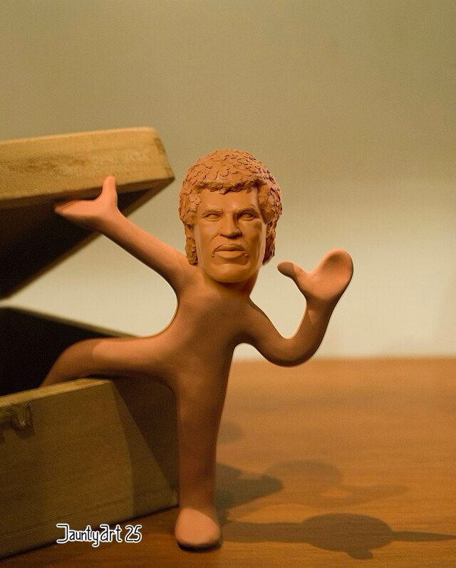 The clay head from Lionel Ritchie’s Hello video on Morph’s body