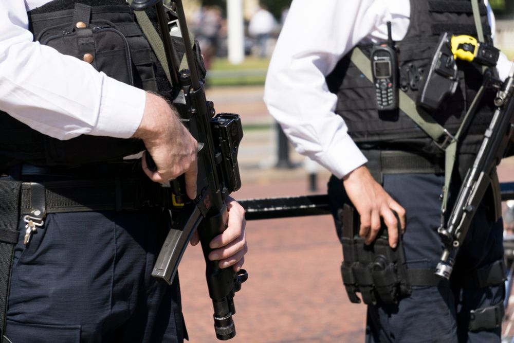 Image of two armed police officers carrying Heckler & Koch MP5 submachine guns on the streets of London