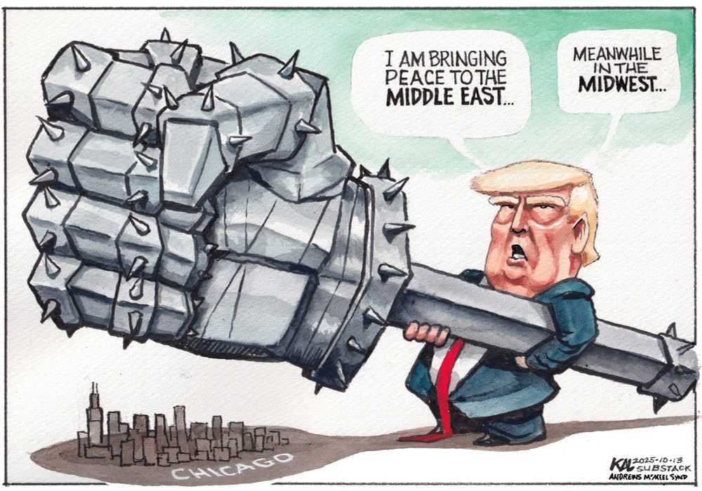 Donald Trump tient une masse (en forme de poing d'acier) au-dessus de la ville de Chicago. Il dit : "J'amène la paix au Moyen-Orient… pendant que dans le Midwest ..."