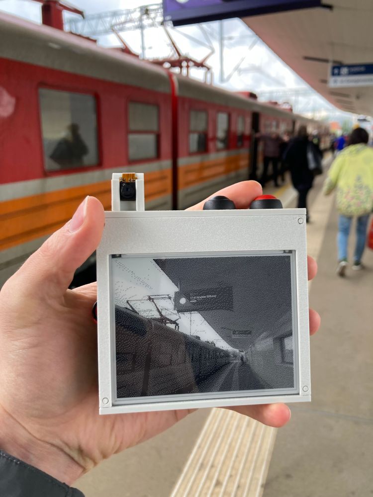 A photo of the train platform on the eink display