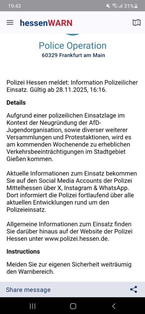Meldung der Polizei Hessen auf der App HessenWarn. Die polizei warnt vor Versammlungen in Gießen und ruft dazu auf, den Warnbereich zur eigenen Sicherheit weiträumig zu meiden. 